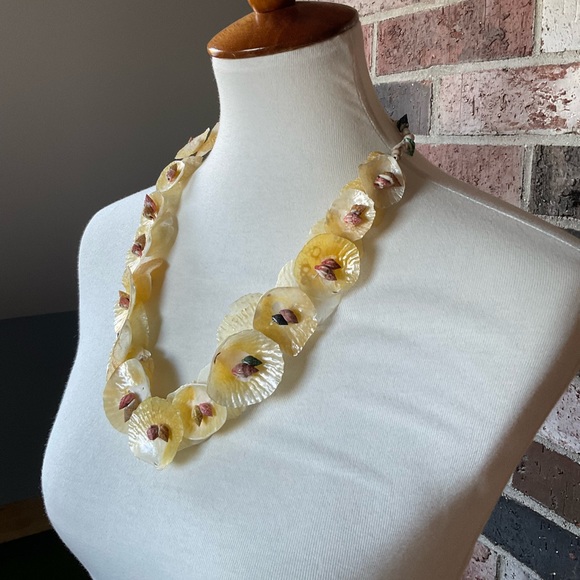 Vintage Jewelry - Rare Abirigional Shell Lei